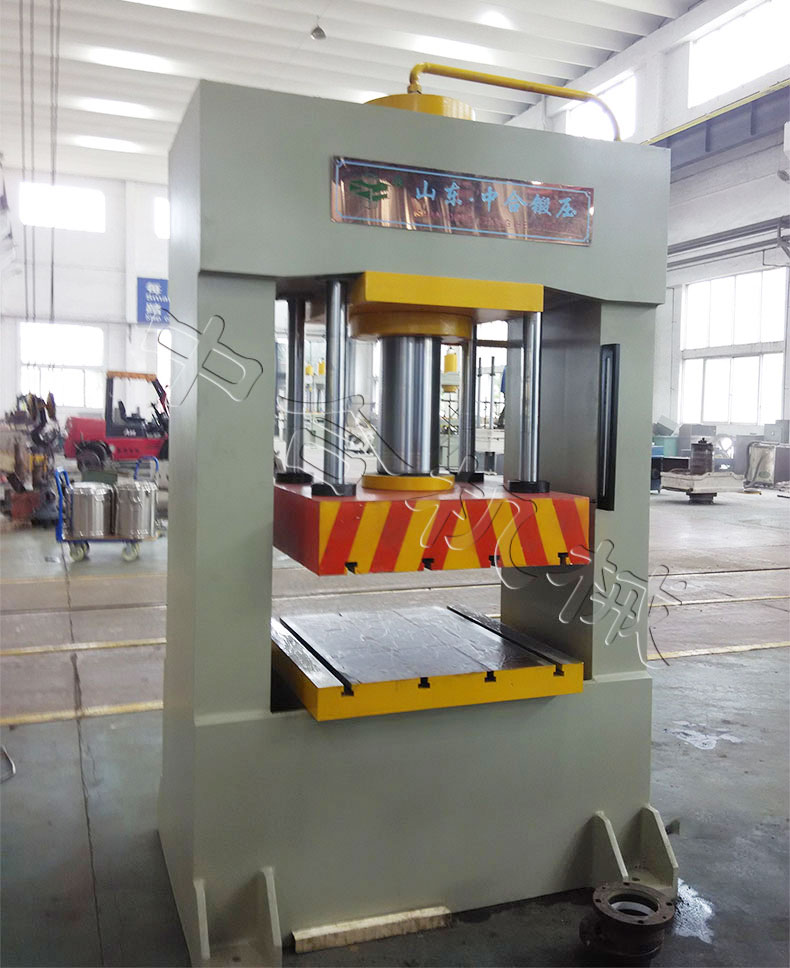 200噸大跨徑龍門(mén)液壓機(jī)(圖2)