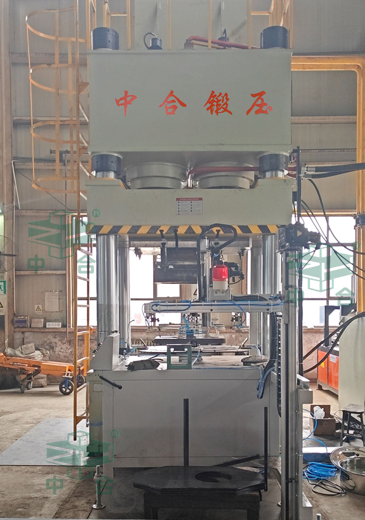 630噸鋼板沖壓成型機(jī)現(xiàn)場(chǎng) 630噸鋼板沖壓成型機(jī)現(xiàn)場(chǎng)