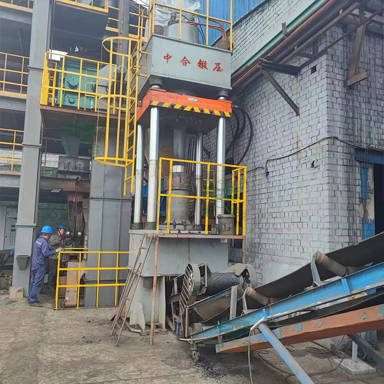 630噸活性炭棒成型液壓機(jī) 630噸活性炭棒成型液壓機(jī)