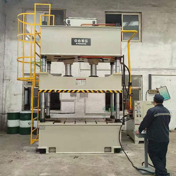 200噸雙缸四柱液壓機(jī)客戶現(xiàn)場 200噸雙缸四柱液壓機(jī)客戶現(xiàn)場