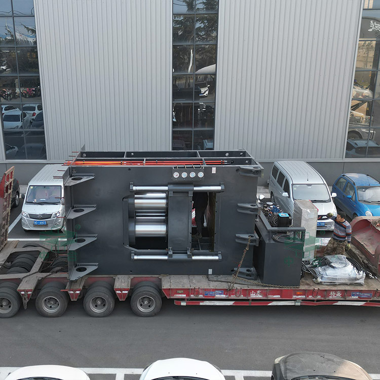 2500噸框架式木屑托盤(pán)成型液壓機(jī)裝車(chē)發(fā)貨.jpg 2500噸框架式木屑托盤(pán)成型液壓機(jī)裝車(chē)發(fā)貨.jpg