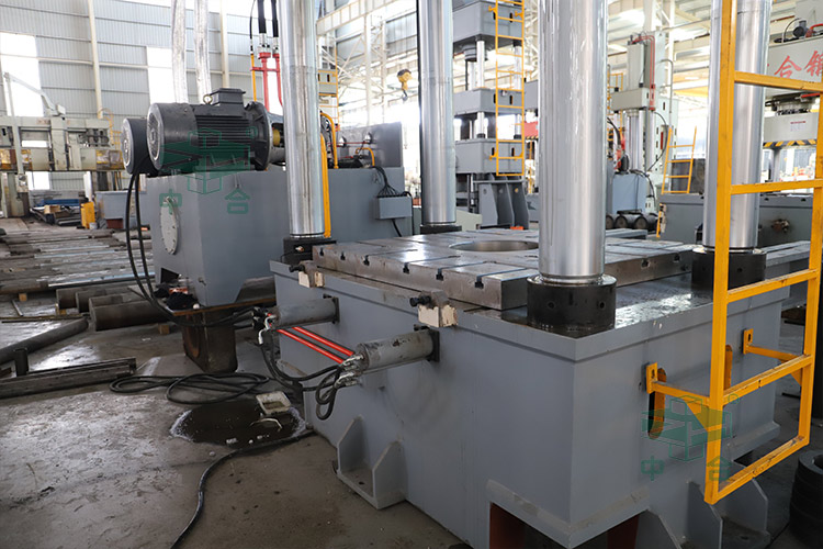 800噸四柱液壓機(jī)(圖2).jpg 800噸四柱液壓機(jī)(圖2).jpg