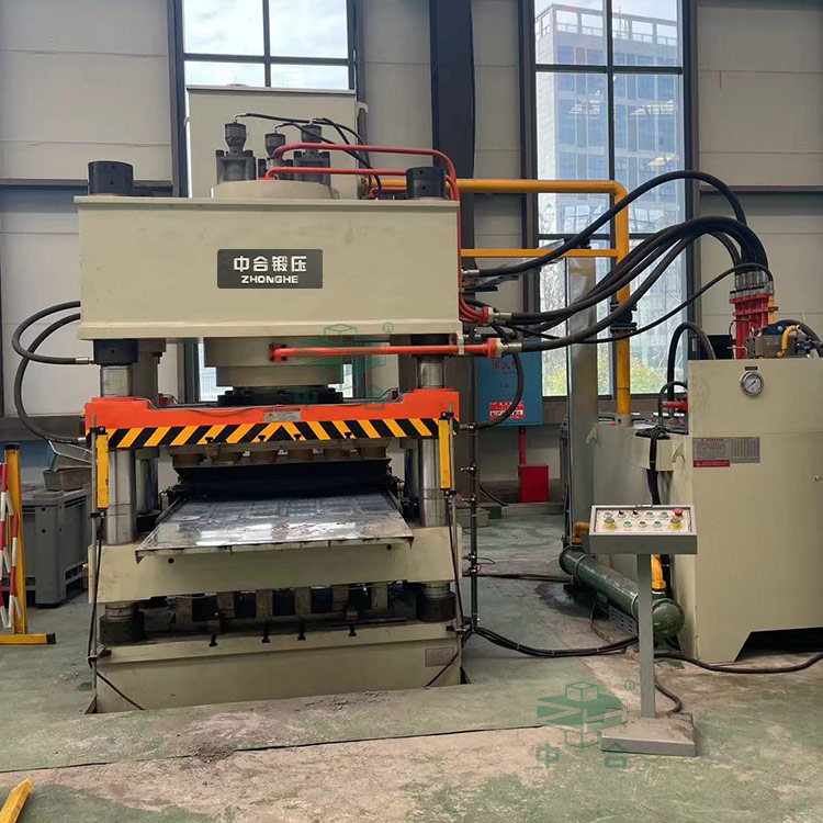 630噸粉末壓塊機(jī)客戶現(xiàn)場 630噸粉末壓塊機(jī)客戶現(xiàn)場