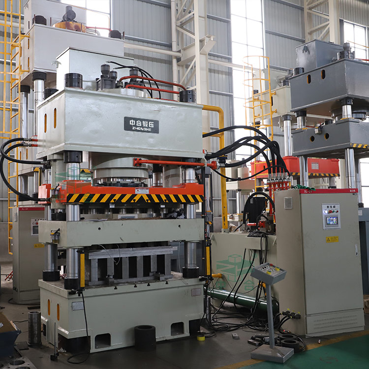 630噸四梁四柱液壓機(jī)車間實(shí)拍.jpg 630噸四梁四柱液壓機(jī)車間實(shí)拍.jpg