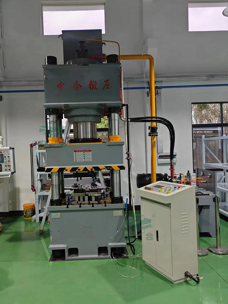 400噸四柱液壓機客戶現場.jpg 400噸四柱液壓機客戶現場.jpg