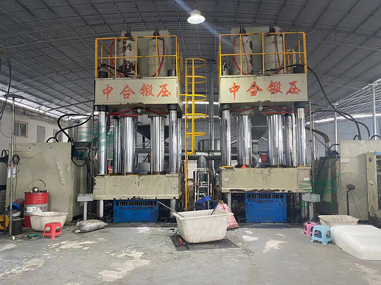 1000噸塑料建筑模殼成型液壓機.jpg 1000噸塑料建筑模殼成型液壓機.jpg