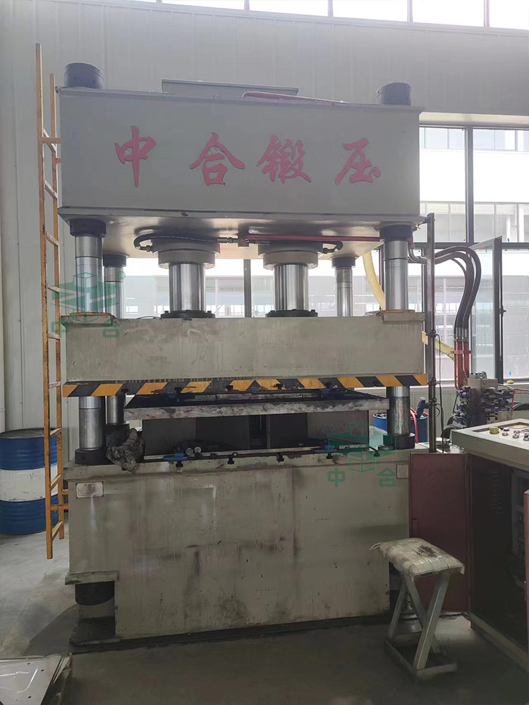 315噸三梁四柱液壓機客戶現(xiàn)場.jpg 315噸三梁四柱液壓機客戶現(xiàn)場.jpg