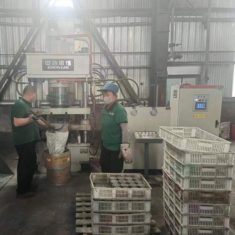 200噸錳粉粉末壓塊機(jī) 200噸錳粉粉末壓塊機(jī)