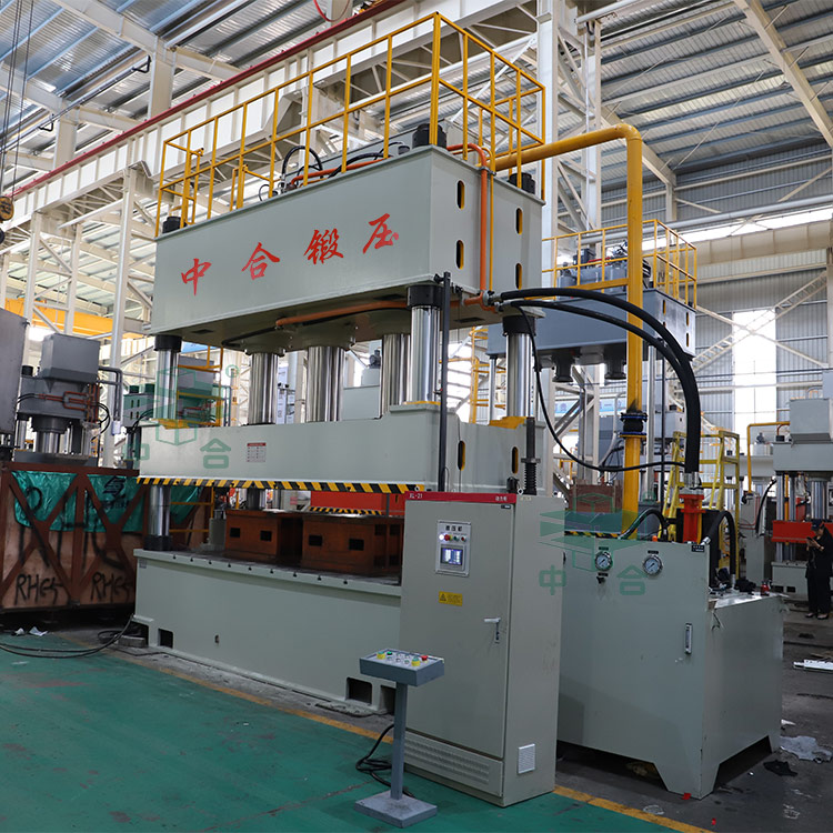 伺服800噸四柱液壓機(jī).jpg 伺服800噸四柱液壓機(jī).jpg