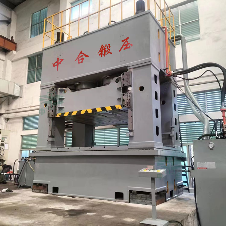 2000噸框架式液壓機(jī)客戶現(xiàn)場.jpg 2000噸框架式液壓機(jī)客戶現(xiàn)場.jpg