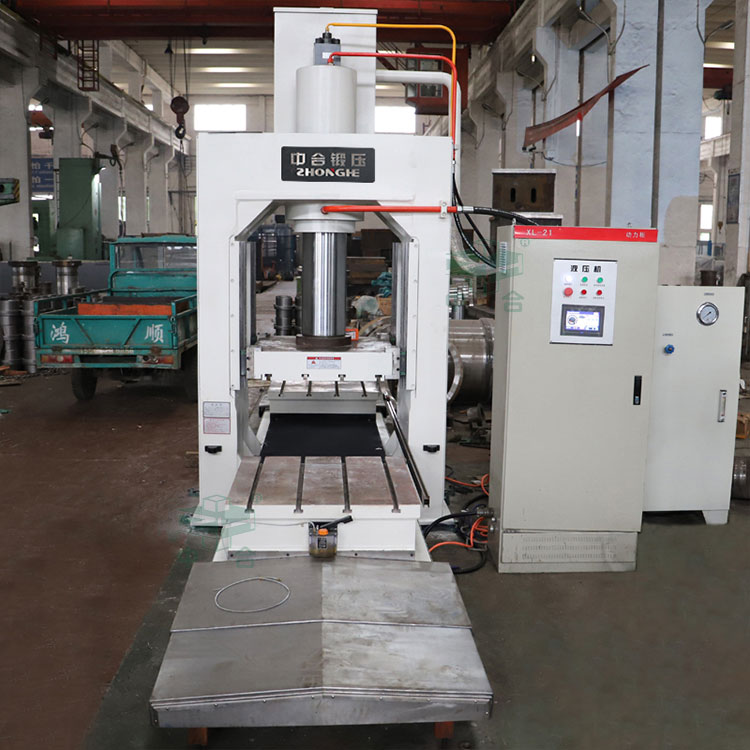 160噸框架式液壓機車間實物.jpg 160噸框架式液壓機車間實物.jpg