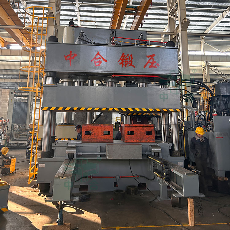 630噸三梁四柱液壓機(jī)車間調(diào)試.jpg 630噸三梁四柱液壓機(jī)車間調(diào)試.jpg