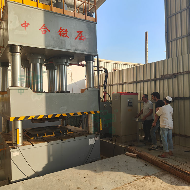 1000噸汽車配件成型液壓機(jī)現(xiàn)場試機(jī).jpg 1000噸汽車配件成型液壓機(jī)現(xiàn)場試機(jī).jpg