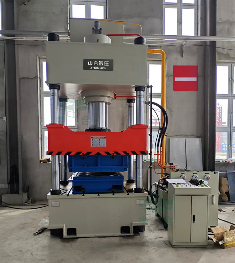 400噸不銹鋼水箱板液壓機(jī)現(xiàn)場試機(jī).jpg 400噸不銹鋼水箱板液壓機(jī)現(xiàn)場試機(jī).jpg