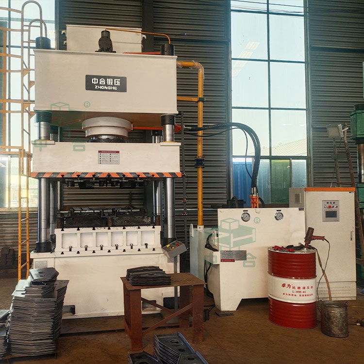 500噸四柱液壓機(jī).jpg 500噸四柱液壓機(jī).jpg