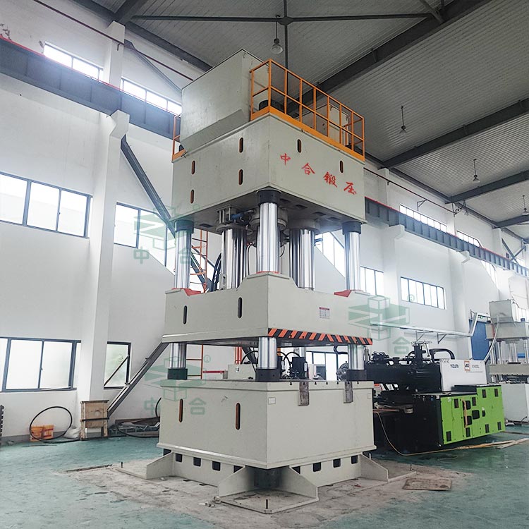 2000噸三梁四柱液壓機 2000噸三梁四柱液壓機