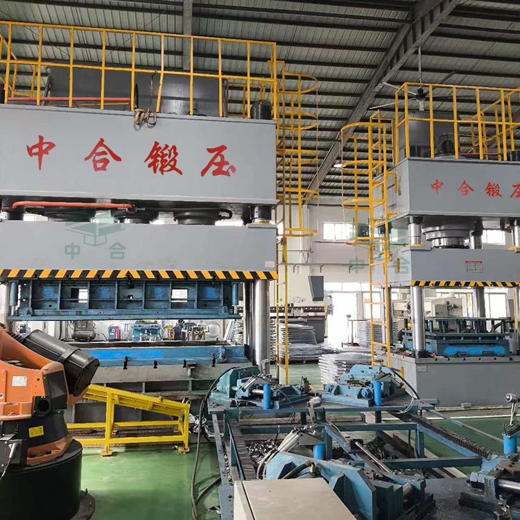 1500噸四柱液壓機(jī)搭配剪角機(jī) 1500噸四柱液壓機(jī)搭配剪角機(jī)