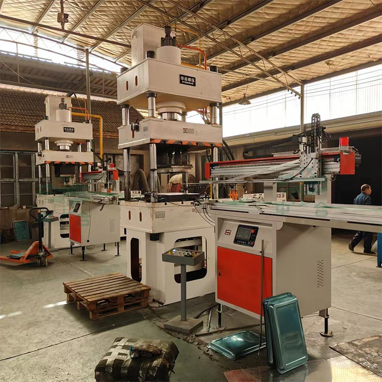 200噸不銹鋼餐盤拉伸成型液壓機.jpg 200噸不銹鋼餐盤拉伸成型液壓機.jpg