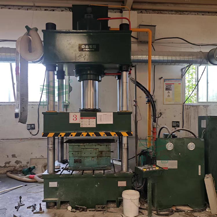 315噸玻璃鋼電表箱成型液壓機(jī)現(xiàn)場(chǎng).jpg 315噸玻璃鋼電表箱成型液壓機(jī)現(xiàn)場(chǎng).jpg