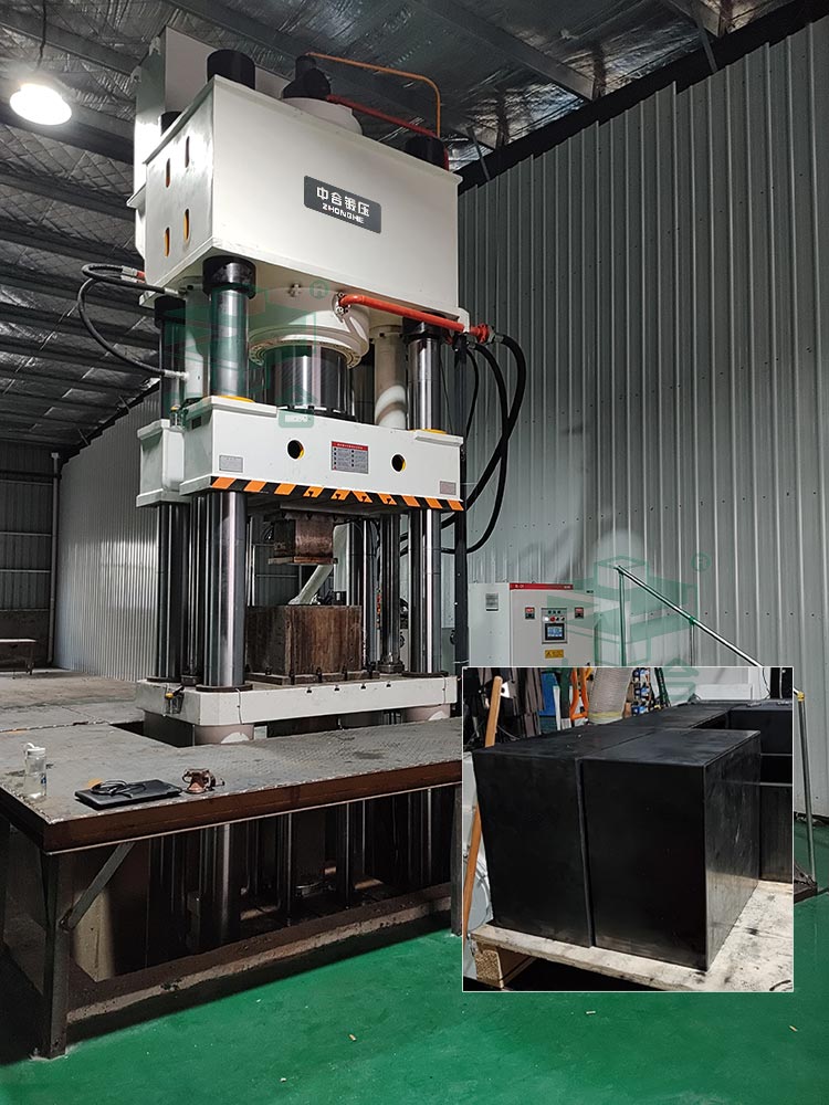 石墨匣缽成型液壓機現(xiàn)場.jpg 石墨匣缽成型液壓機現(xiàn)場.jpg