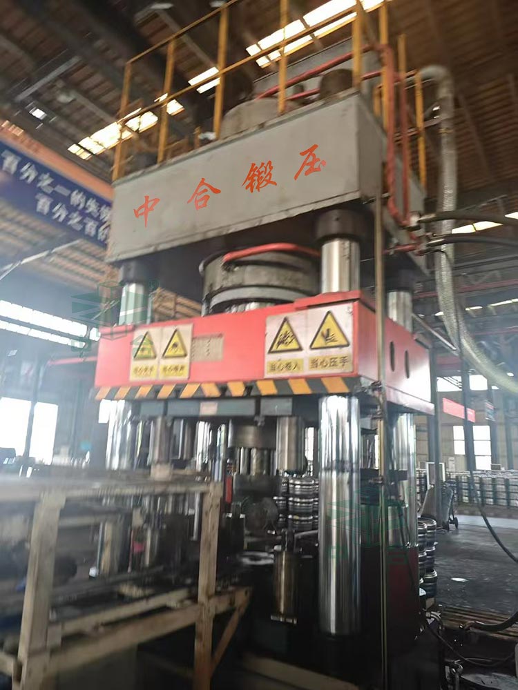 1000噸四柱液壓機(jī) 1000噸四柱液壓機(jī)