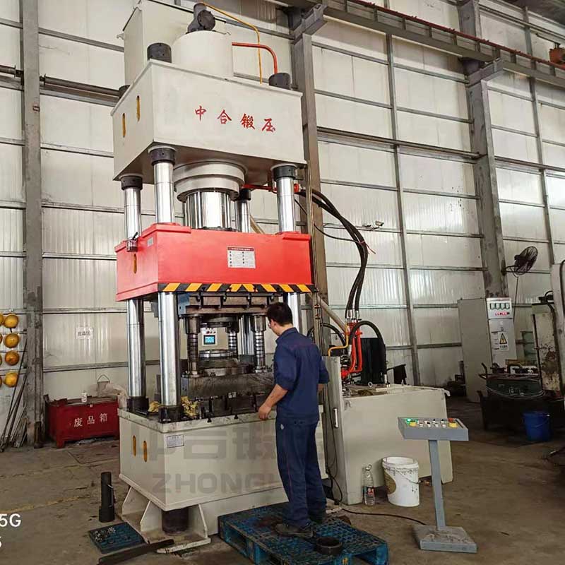 500噸熱模鍛液壓機(jī).jpg 500噸熱模鍛液壓機(jī).jpg