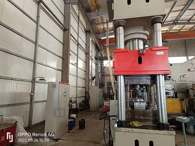 500噸三梁四柱液壓機(jī).jpg 500噸三梁四柱液壓機(jī).jpg