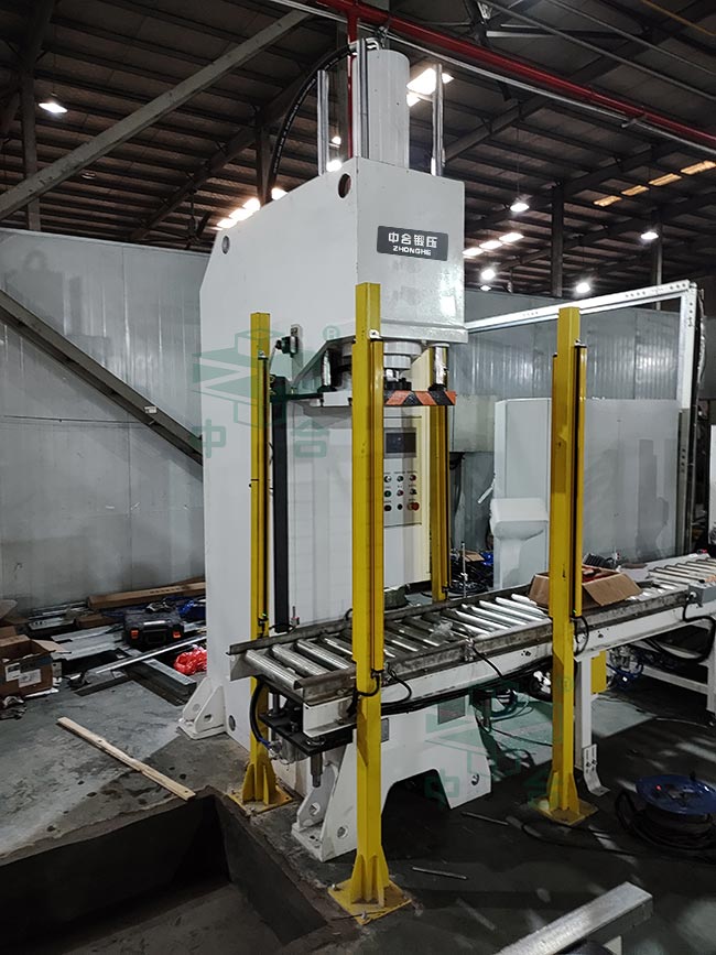 63噸定子壓裝液壓機(jī).jpg 63噸定子壓裝液壓機(jī).jpg