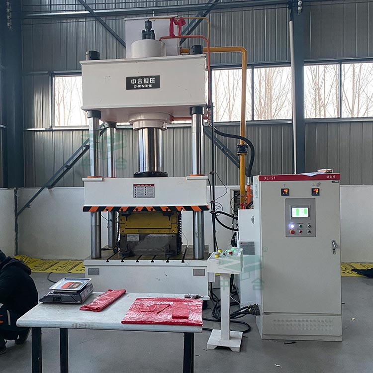 315噸三梁四柱液壓機(jī) 315噸三梁四柱液壓機(jī)