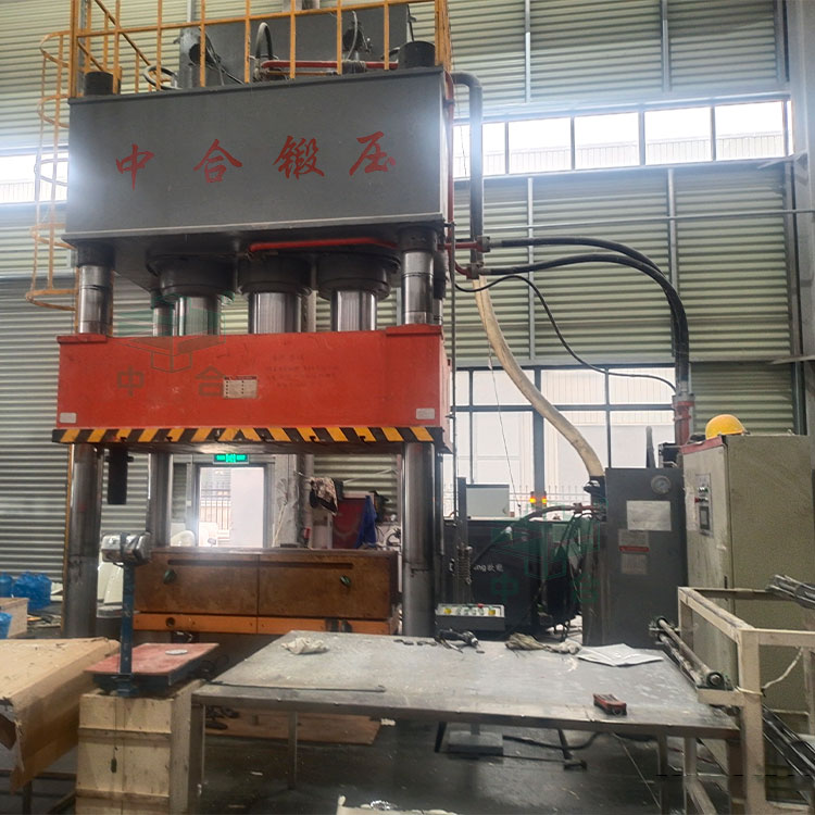 汽車導(dǎo)流罩成型液壓機.jpg 汽車導(dǎo)流罩成型液壓機.jpg