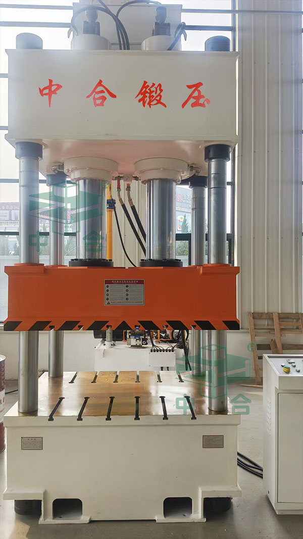 315噸四柱液壓機(jī)(1).jpg 315噸四柱液壓機(jī)(1).jpg