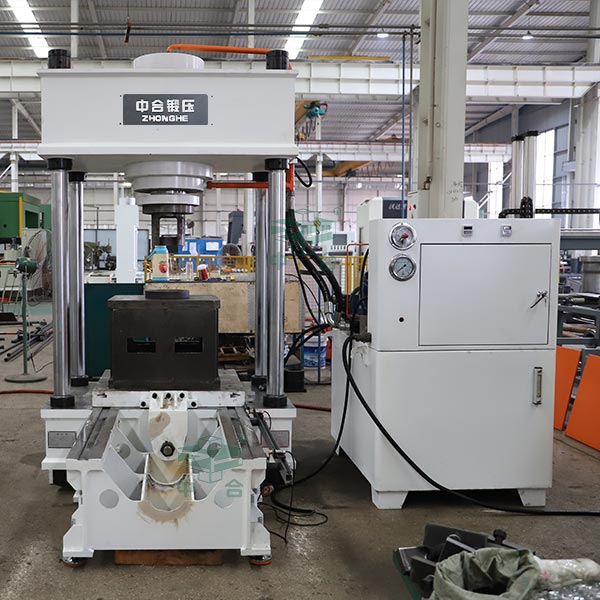 200噸四柱液壓機.jpg 200噸四柱液壓機.jpg