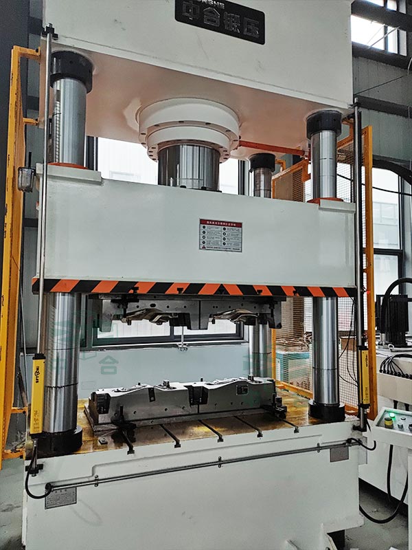 汽車風(fēng)管保護(hù)套成型液壓機(jī).jpg 汽車風(fēng)管保護(hù)套成型液壓機(jī).jpg