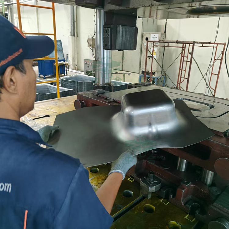 汽車變速箱油底殼.jpg 汽車變速箱油底殼.jpg