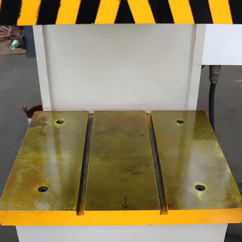 工作臺(tái)(T型槽) 工作臺(tái)(T型槽)