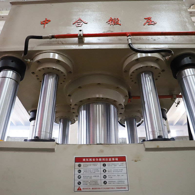 315噸封頭拉伸成型液壓機(jī)(圖4) 315噸封頭拉伸成型液壓機(jī)(圖4)