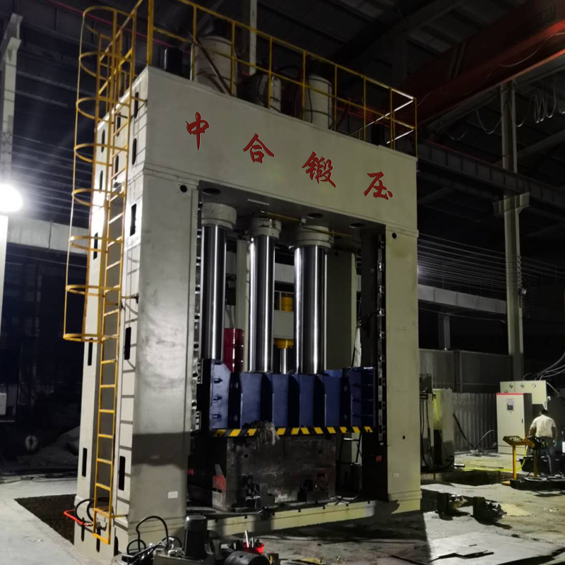 2000噸框架式液壓機客戶現(xiàn)場 2000噸框架式液壓機客戶現(xiàn)場