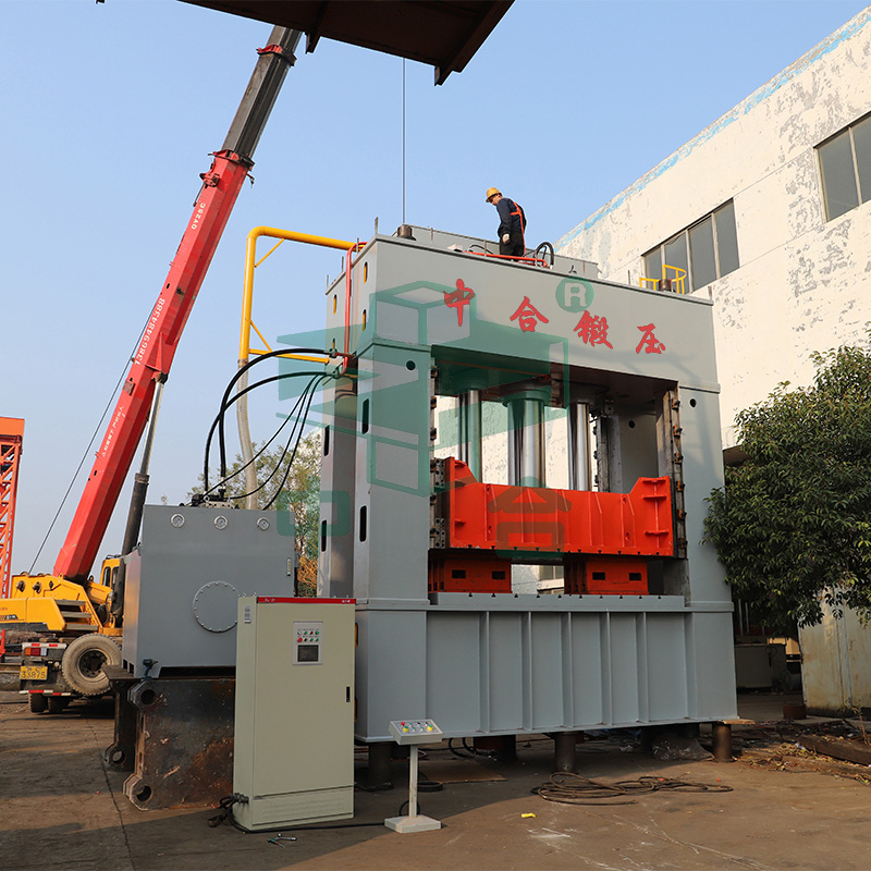 1000噸框架式液壓機(jī)安裝 1000噸框架式液壓機(jī)安裝