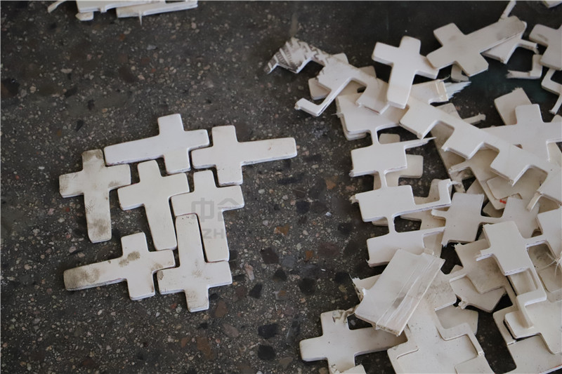 拼圖冷壓成型液壓機(jī)_315噸液壓機(jī)(圖2) 拼圖冷壓成型液壓機(jī)_315噸液壓機(jī)(圖2)