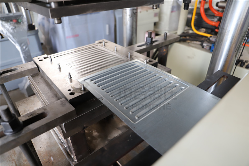 百葉窗成型生產(chǎn)線_200噸四柱液壓機(圖3) 百葉窗成型生產(chǎn)線_200噸四柱液壓機(圖3)