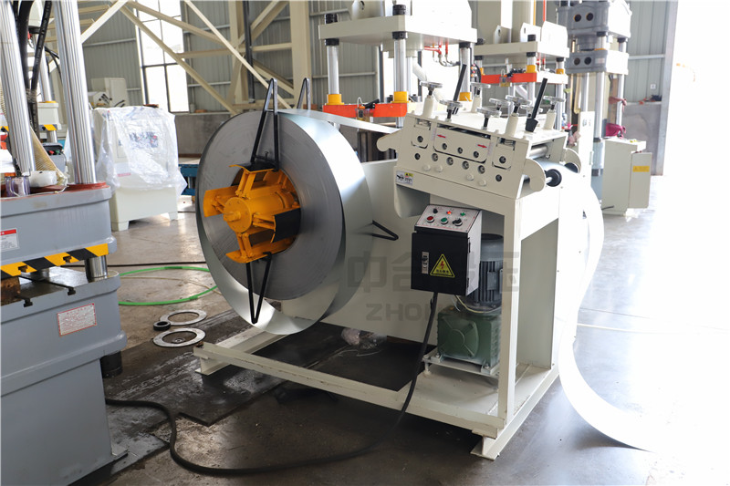 百葉窗成型生產(chǎn)線_200噸四柱液壓機(圖4) 百葉窗成型生產(chǎn)線_200噸四柱液壓機(圖4)