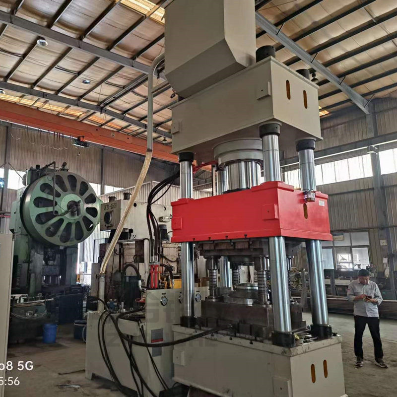 500噸三梁四柱液壓機(jī) 500噸三梁四柱液壓機(jī)