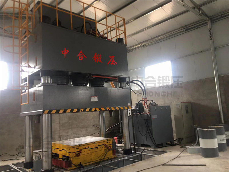 卡車導(dǎo)流罩生產(chǎn)設(shè)備_2500噸四柱液壓機(jī)_玻璃鋼成型液壓機(jī)(圖7) 卡車導(dǎo)流罩生產(chǎn)設(shè)備_2500噸四柱液壓機(jī)_玻璃鋼成型液壓機(jī)(圖7)