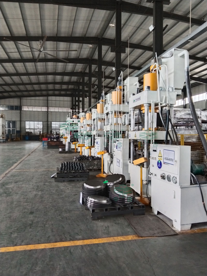 中合液壓機一次交付10臺液壓機和氣動沖床(圖1) 中合液壓機一次交付10臺液壓機和氣動沖床(圖1)