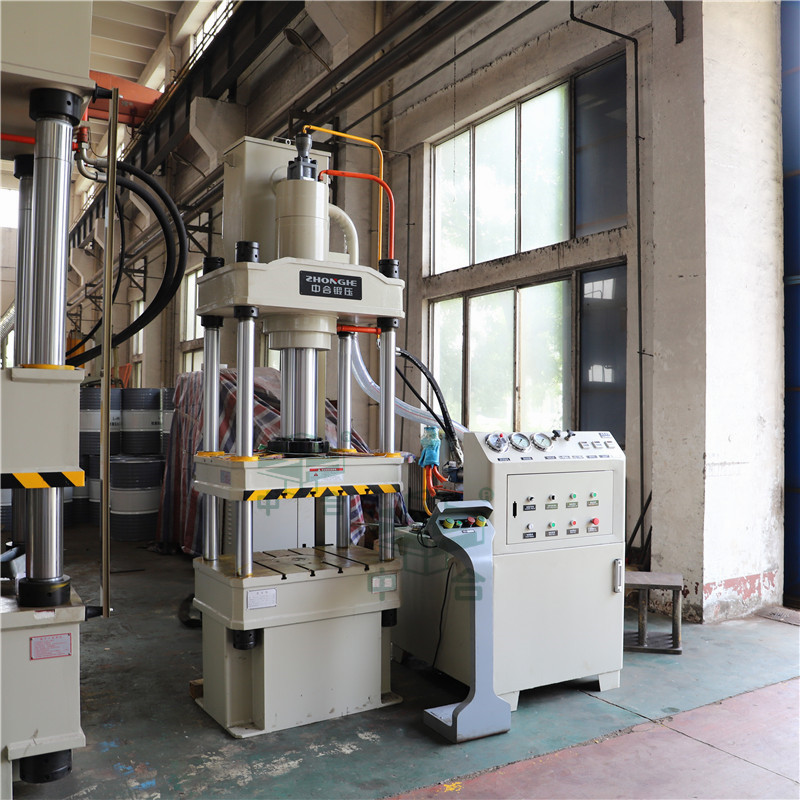 100噸三梁四柱液壓機(jī) 100噸三梁四柱液壓機(jī)