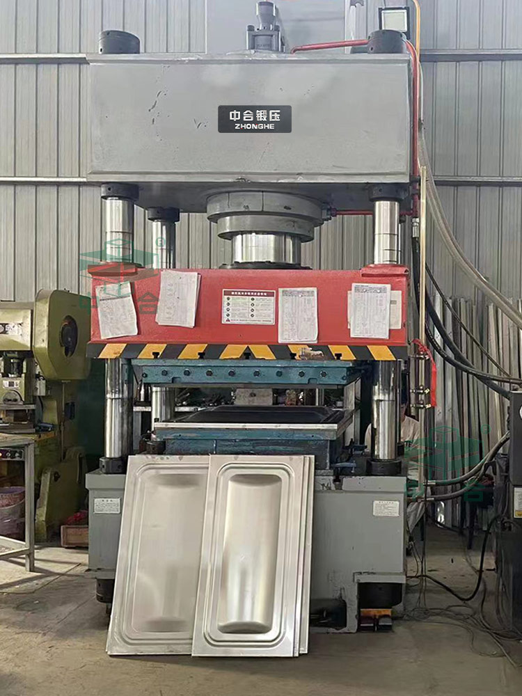 不銹鋼水箱板液壓機(jī) 不銹鋼水箱板液壓機(jī)